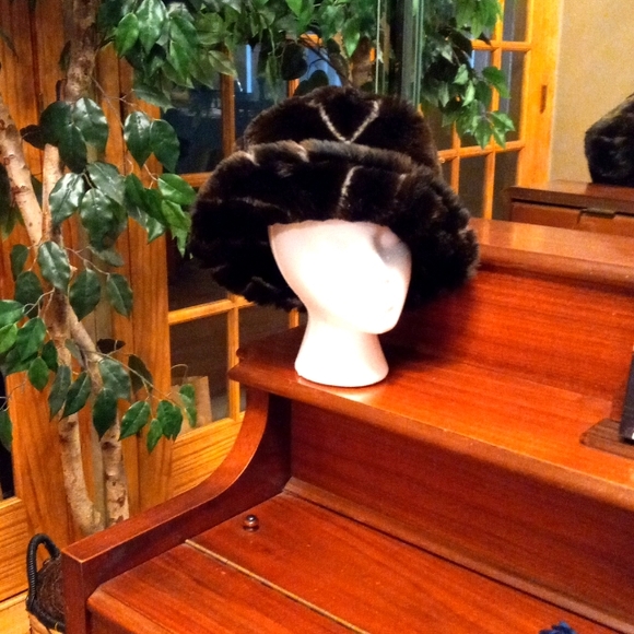 Fake Fur Bucket Hat - Picture 2 of 3